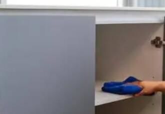 在室內(nèi)進(jìn)行保潔的時(shí)候，要注意什么？