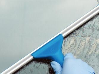 高空進行玻璃清潔作業(yè)的時候，要注意什么呢？